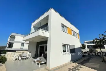 Duplex apartment with sea view