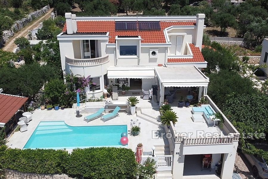 Villa with pool and panoramic sea view