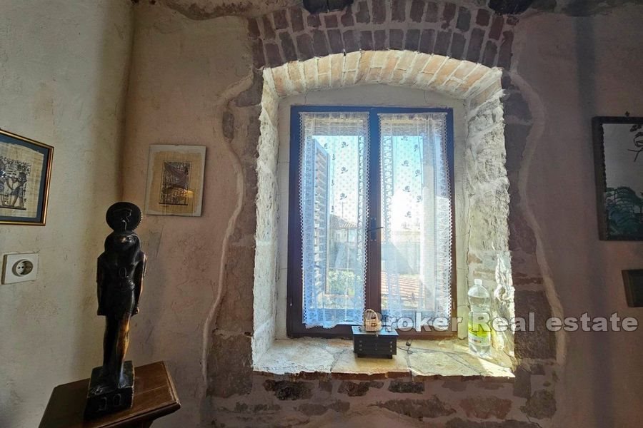Zrekonstruovaný kamenný dům