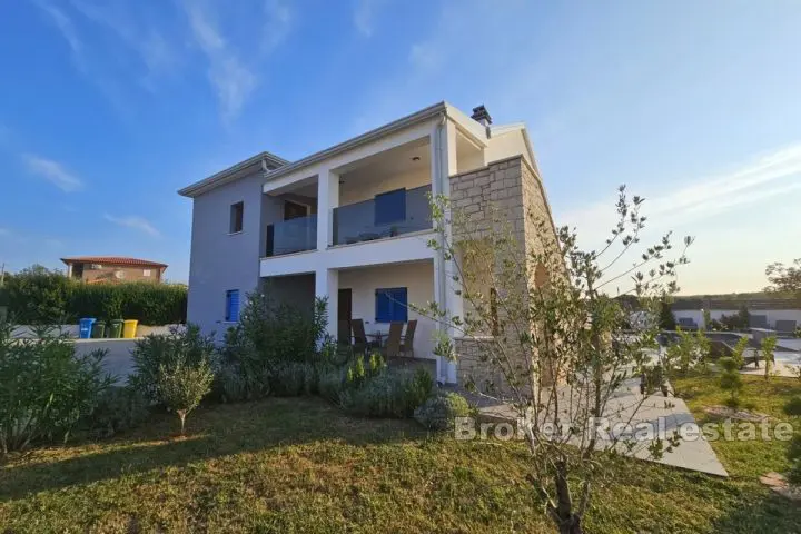 001-1014-30-Porec-Detached-house-with-swimming-pool