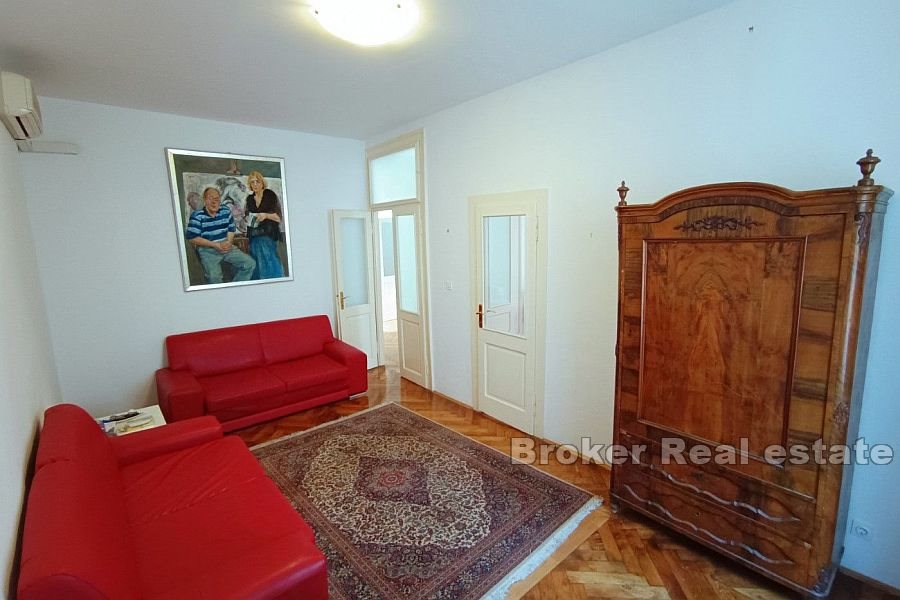 Spacious four-room apartment in the city center