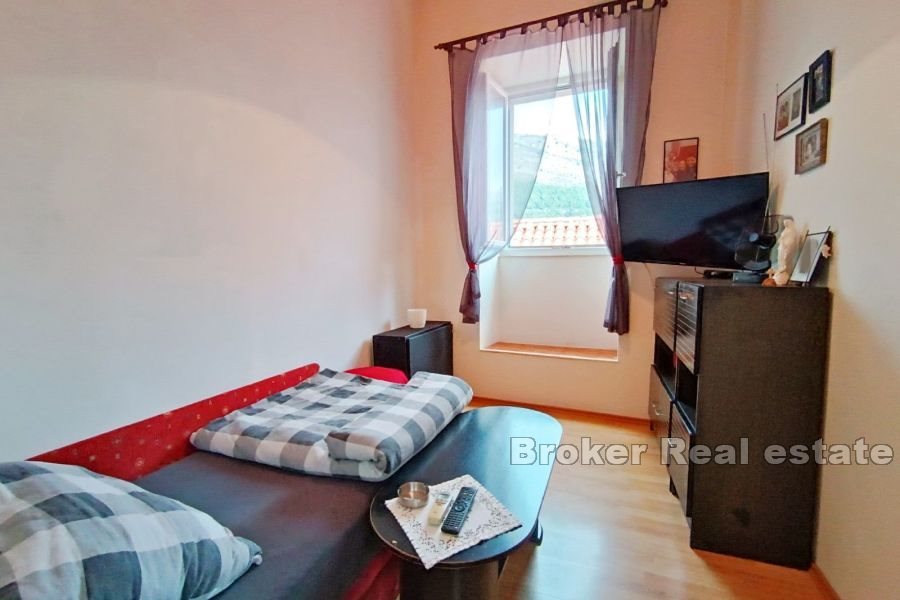 Comfortable three-bedroom apartment in the old town