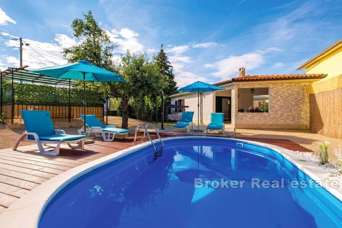 001-1021-21-Island-of-Krk-Detached-house-with-pool-for-sale
