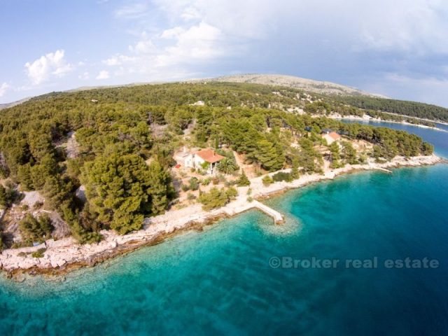 House first row to the sea, on excellent location