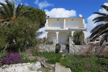 House in the first row to the sea, for sale