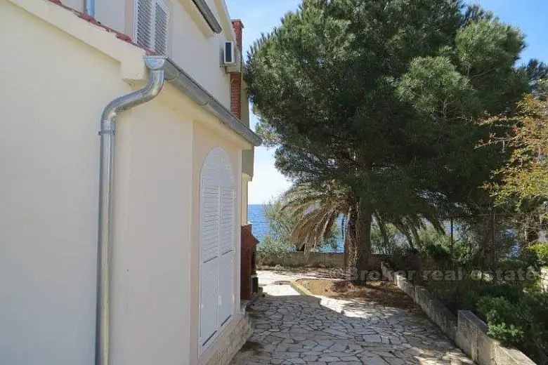 Dom w pierwszym rzędzie do morza, na sprzedaż