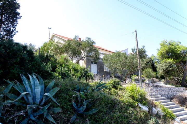 House next to the sea, for sale