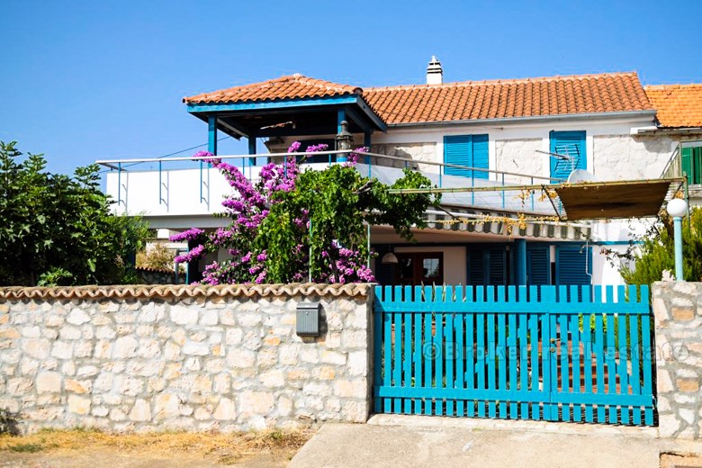 Freistehendes Haus mit Blick auf das Meer, zum Verkauf