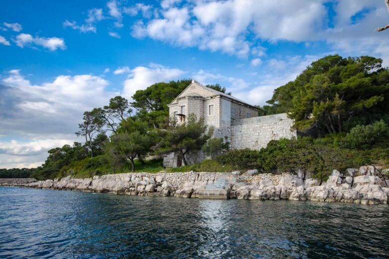 Hrvatska nekretnika, stari kameni dvorac na prodaju