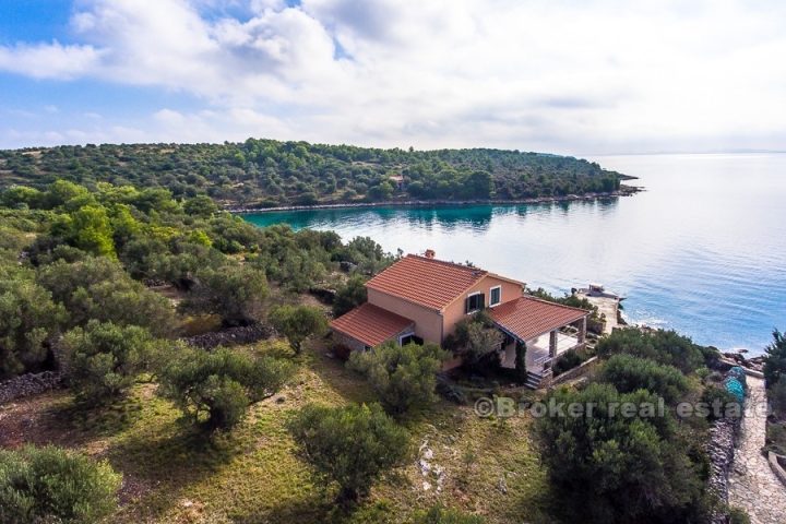 House on the sea, on a small islet, for sale