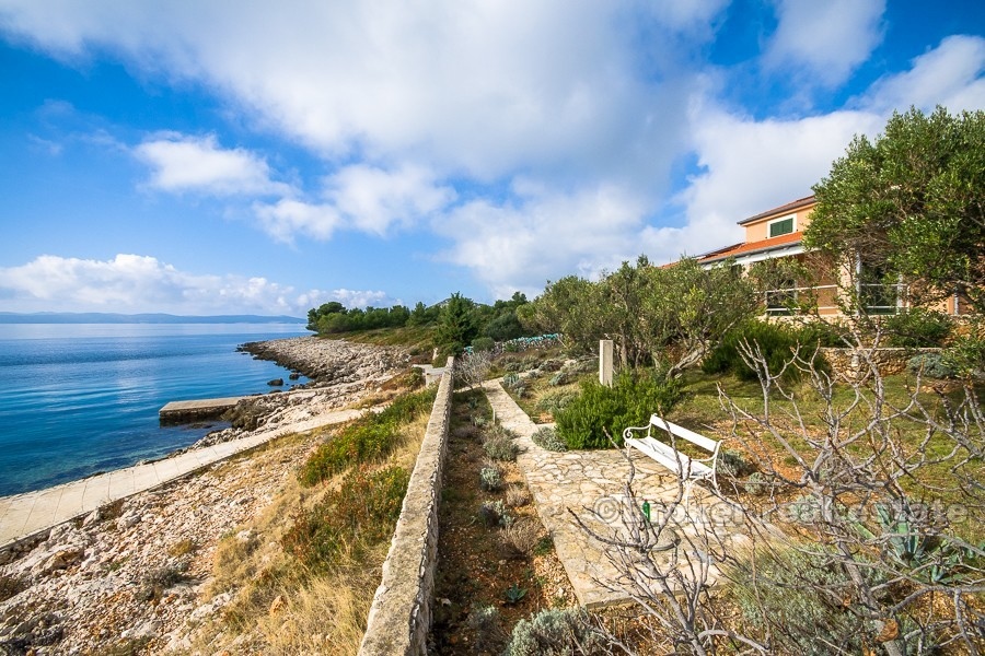 House on the sea, on a small islet, for sale