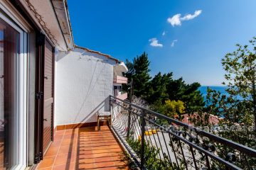 Semi-detached house 40m from the beach