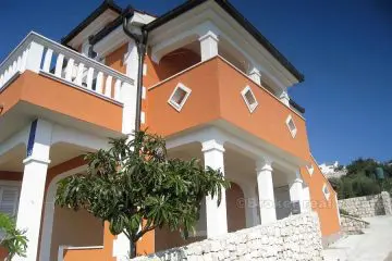 House on two floors, first row to the sea, for sale