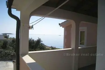 House on two floors, first row to the sea, for sale