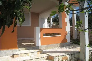 House on two floors, first row to the sea, for sale