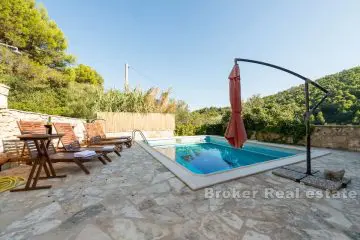 001-5301-30-island-solta-stone-house-with-pool-for-sale