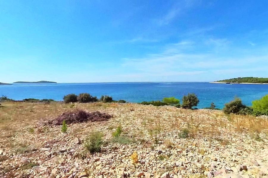 Building land 100m from the sea