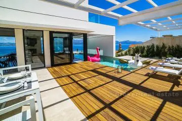 Luxury villa, with a beautiful view on the sea, for sale