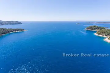 Building land with open sea view