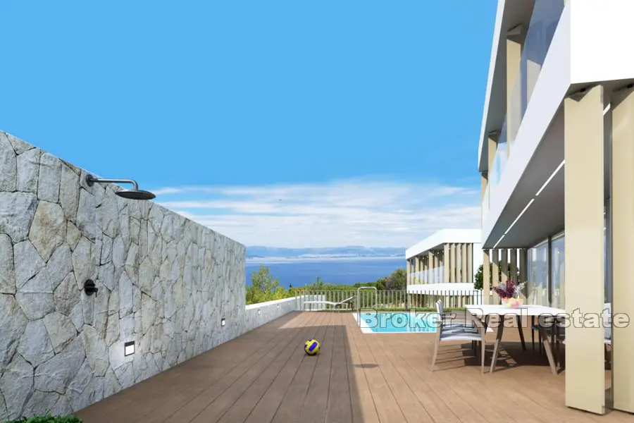 Moderní nově postavená vila s výhledem na moře