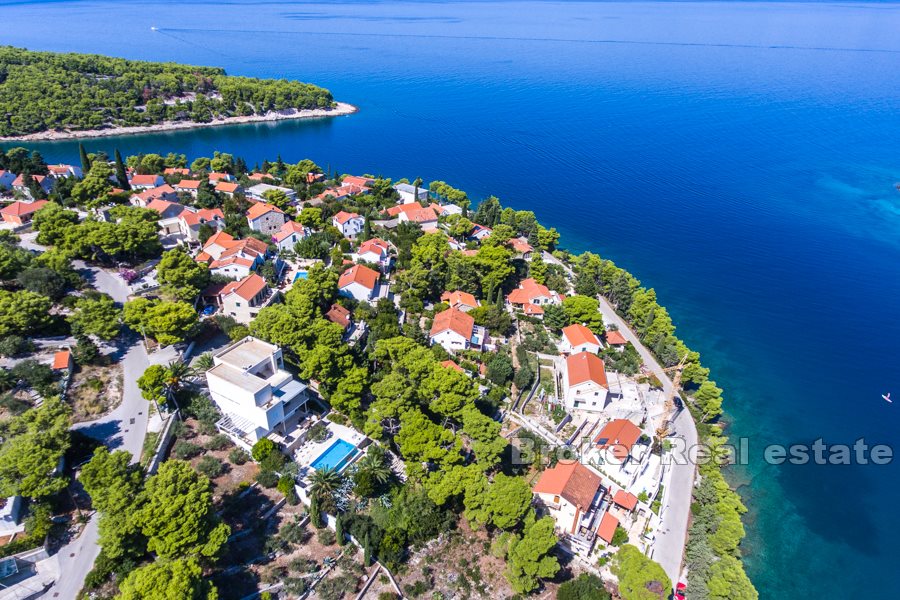 Detached house on the north side of the island of Brač