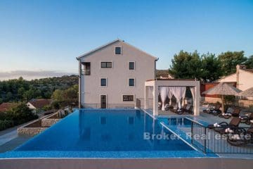 Large villa with swimming pool and sea view