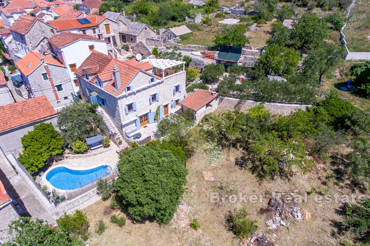  Stone villa with swimming pool