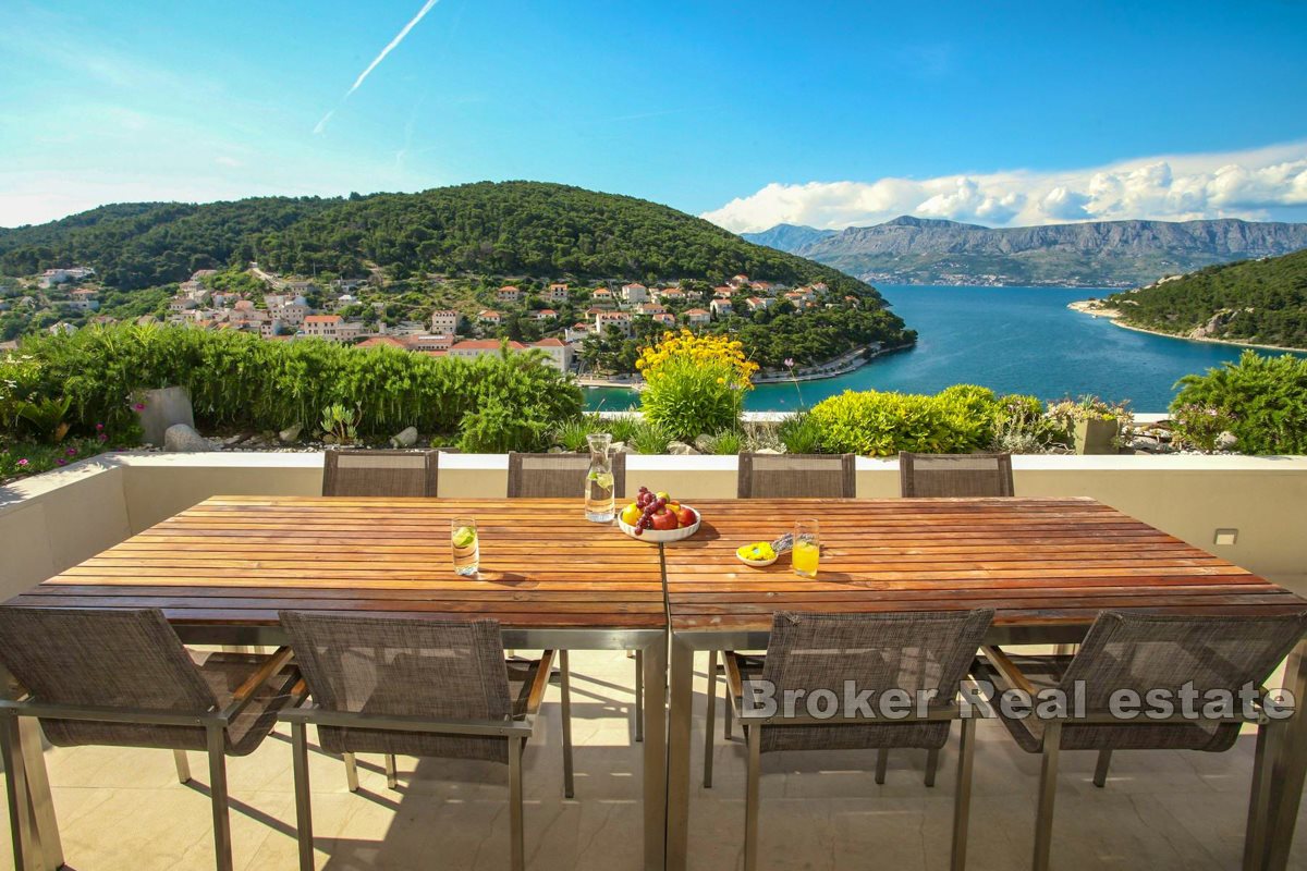 Villa moderne avec vue sur la mer