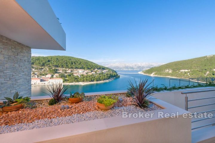 Villa moderne avec vue sur la mer