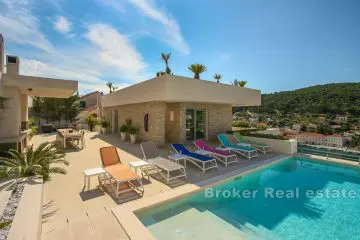 Moderne Villa mit Meerblick