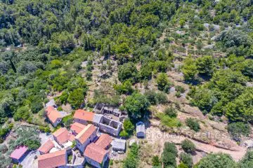 Terreno edificabile nel cuore dell'isola di Hvar