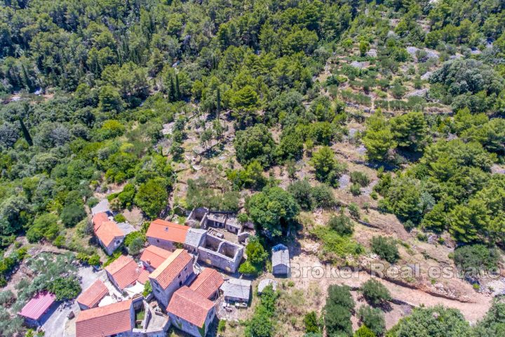 Terrain à bâtir au coeur de l'île de Hvar