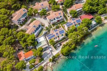 Villa with 4 apartments and sea view