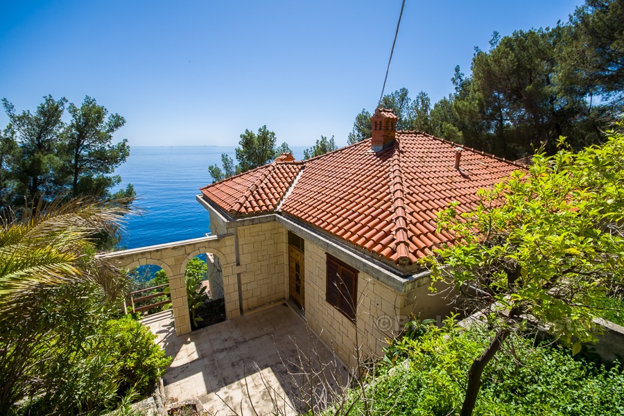 House on 2 floors, by the sea, for sale