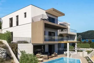 Villa with pool and sea view, for sale