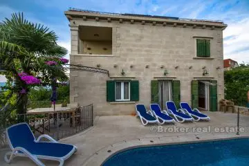 Stone house with swimming pool and panoramic view, for sale