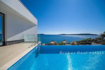 Newly built modern and luxurious villa by the sea