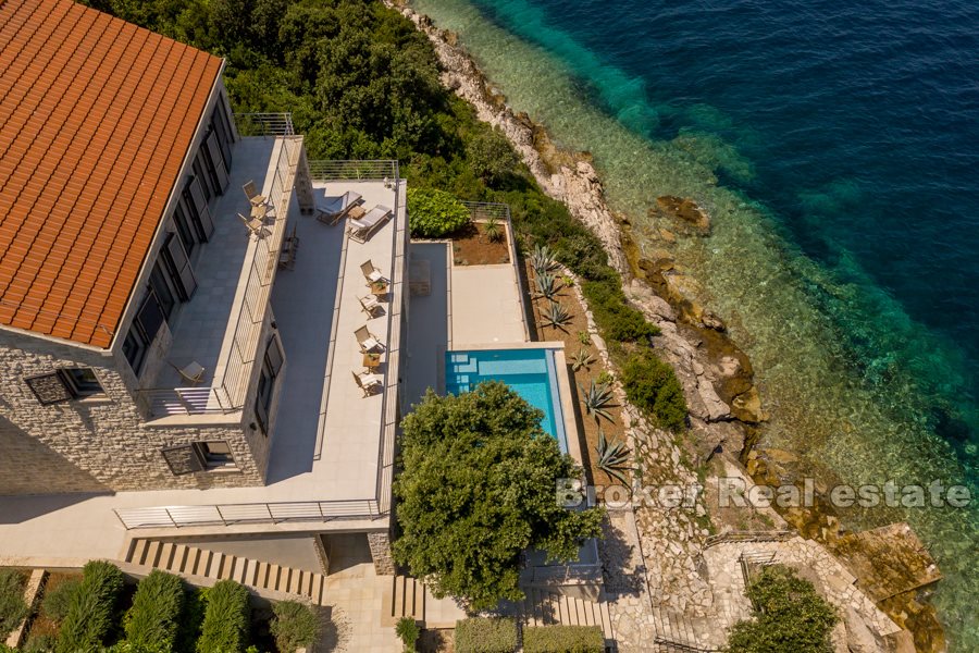Storslått luksuriøs villa ved sjøen