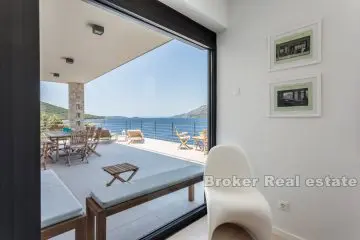 Magnificent luxury seafront villa
