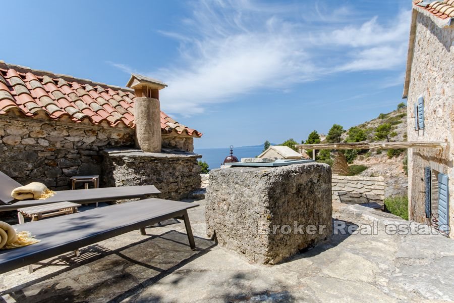 Unikatna kamena kuća s pogledom na more