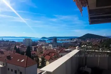 Gripe, Penthouse, with view of the city of Split