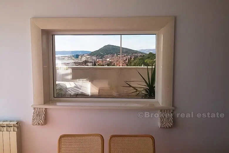 Takvåning, med utsikt över staden Split