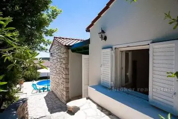 Stone house with astonishing sea view, for sale