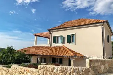 Villa with a nice sea view