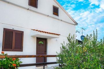 House with 4 apartments, for sale