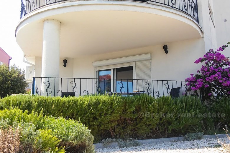 Furnished apartment with pool, for sale