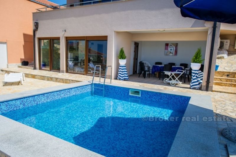 Beautifull and luxury villa 200m from the sea, for sale
