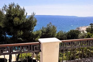 Fantastic villa by the sea, for sale