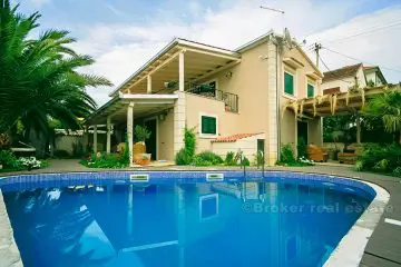 First row to the sea, with swimming pool, for sale