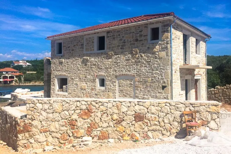 Stone villa, til salgs